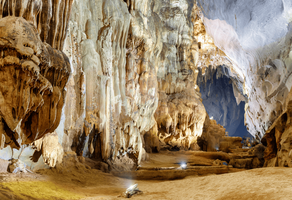 Inside the cave, thousands of uniquely shaped stalactites and stalagmites create a magical world that leaves visitors in awe (Source: Canva)